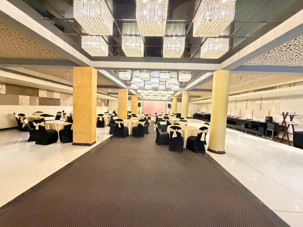 Panoramic Ballroom & Acoustic Ceiling